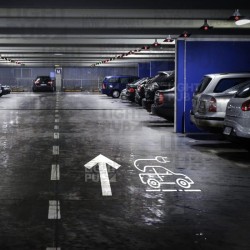 Signalétique lumineuse parking place voiture électrique