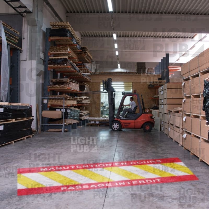 Light strip for handling in progress projected on the ground