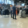 Spordipoe põrandale paigaldatud noolevalgusti